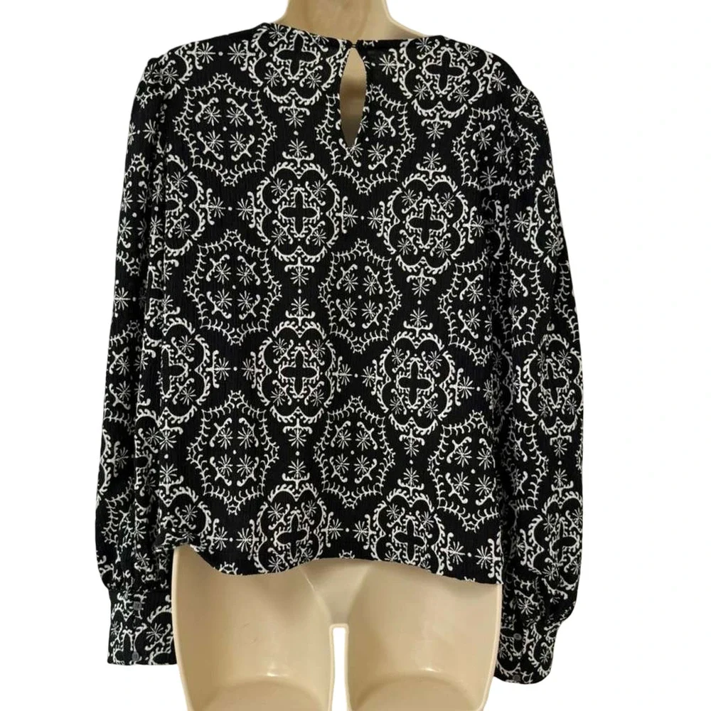 Ann Taylor Loft Black White Print Puff Long Sleeve Lightweight Top Shirt sz M
